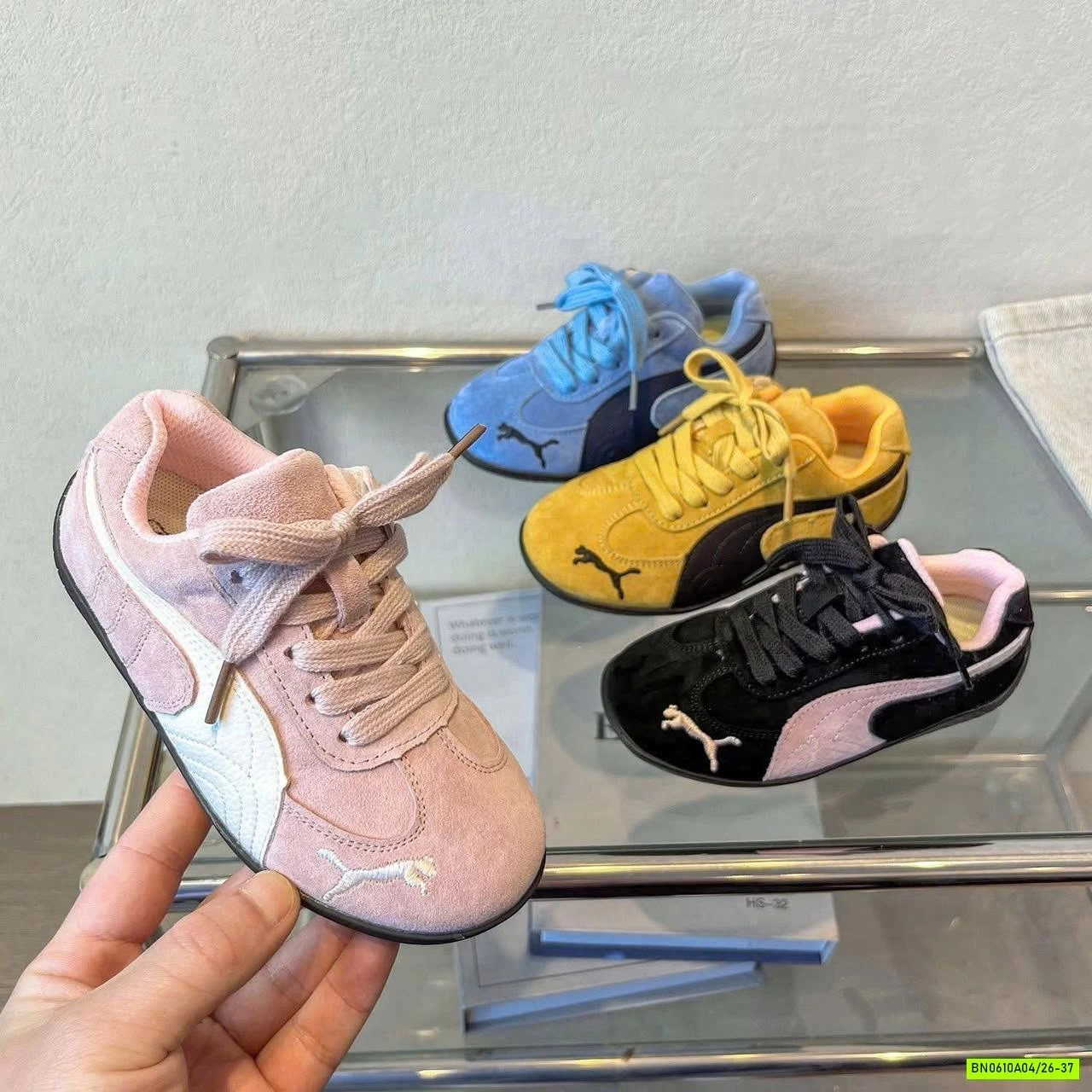 GIÀY THỂ THAO DA LỘN THÊU LOGO