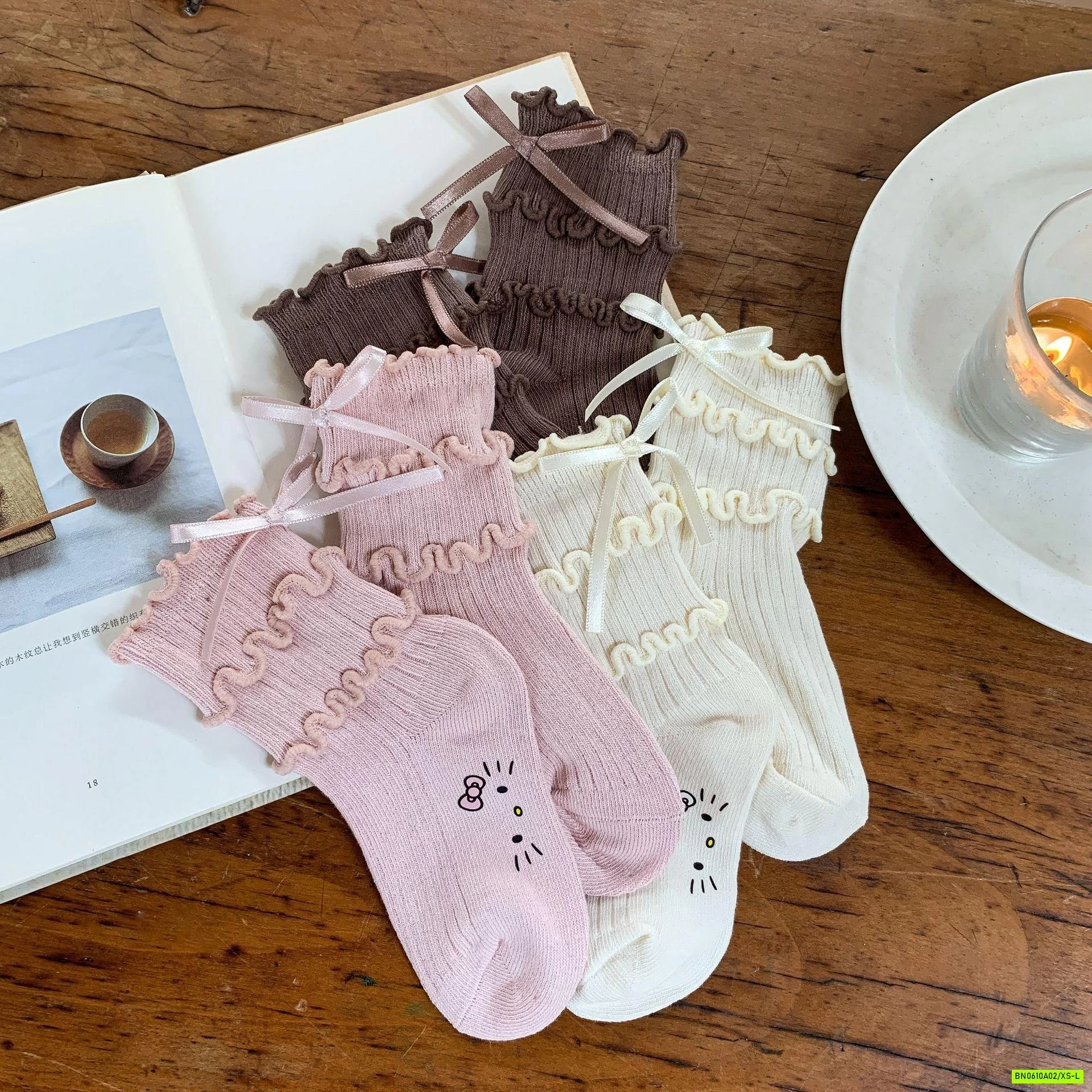 SÉT 3Đ TẤT VIỀN BÈO KITTY