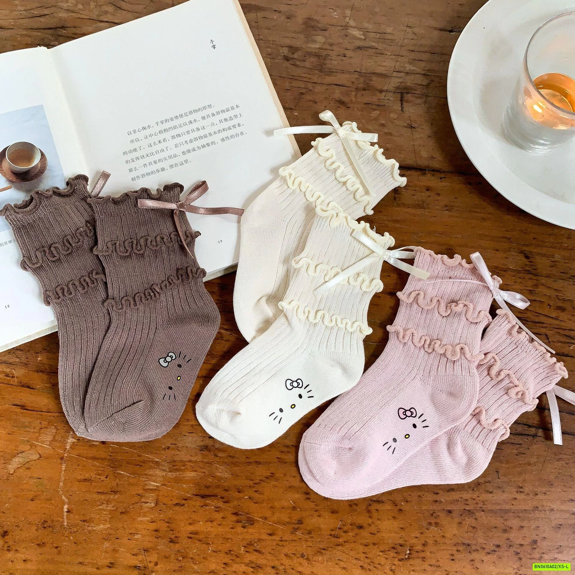 SÉT 3Đ TẤT VIỀN BÈO KITTY