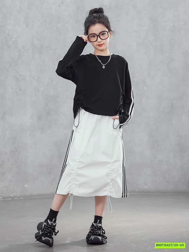 SÉT ÁO THỂ THAO MIX CHÂN VÁY GIÓ