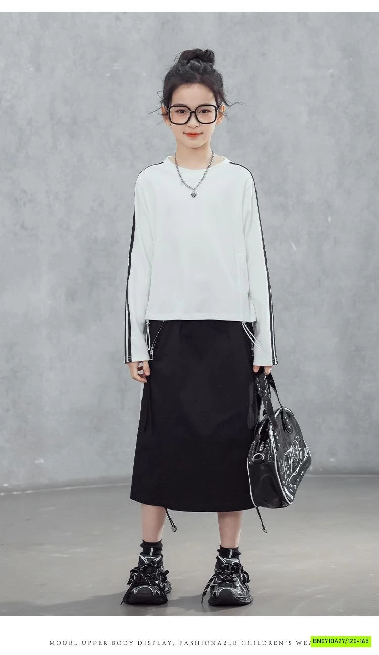 SÉT ÁO THỂ THAO MIX CHÂN VÁY GIÓ