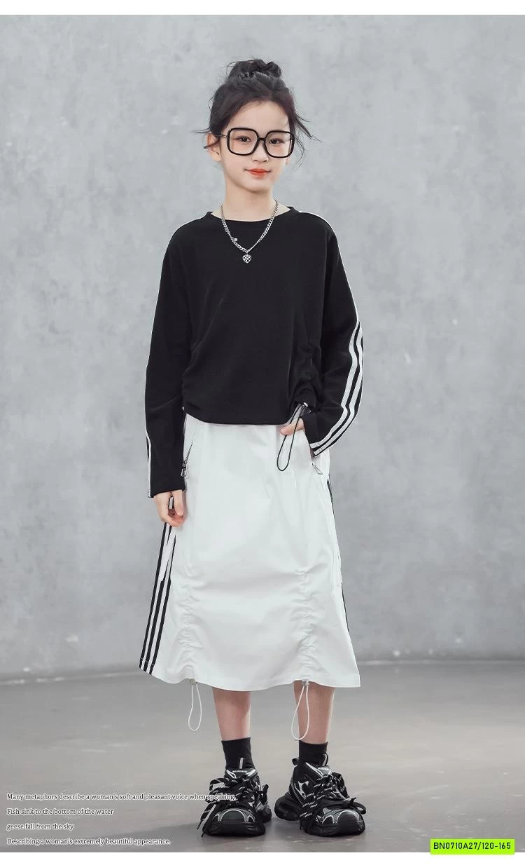 SÉT ÁO THỂ THAO MIX CHÂN VÁY GIÓ