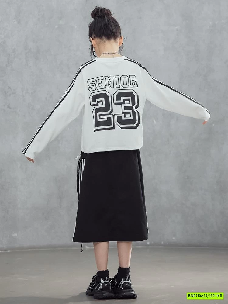 SÉT ÁO THỂ THAO MIX CHÂN VÁY GIÓ