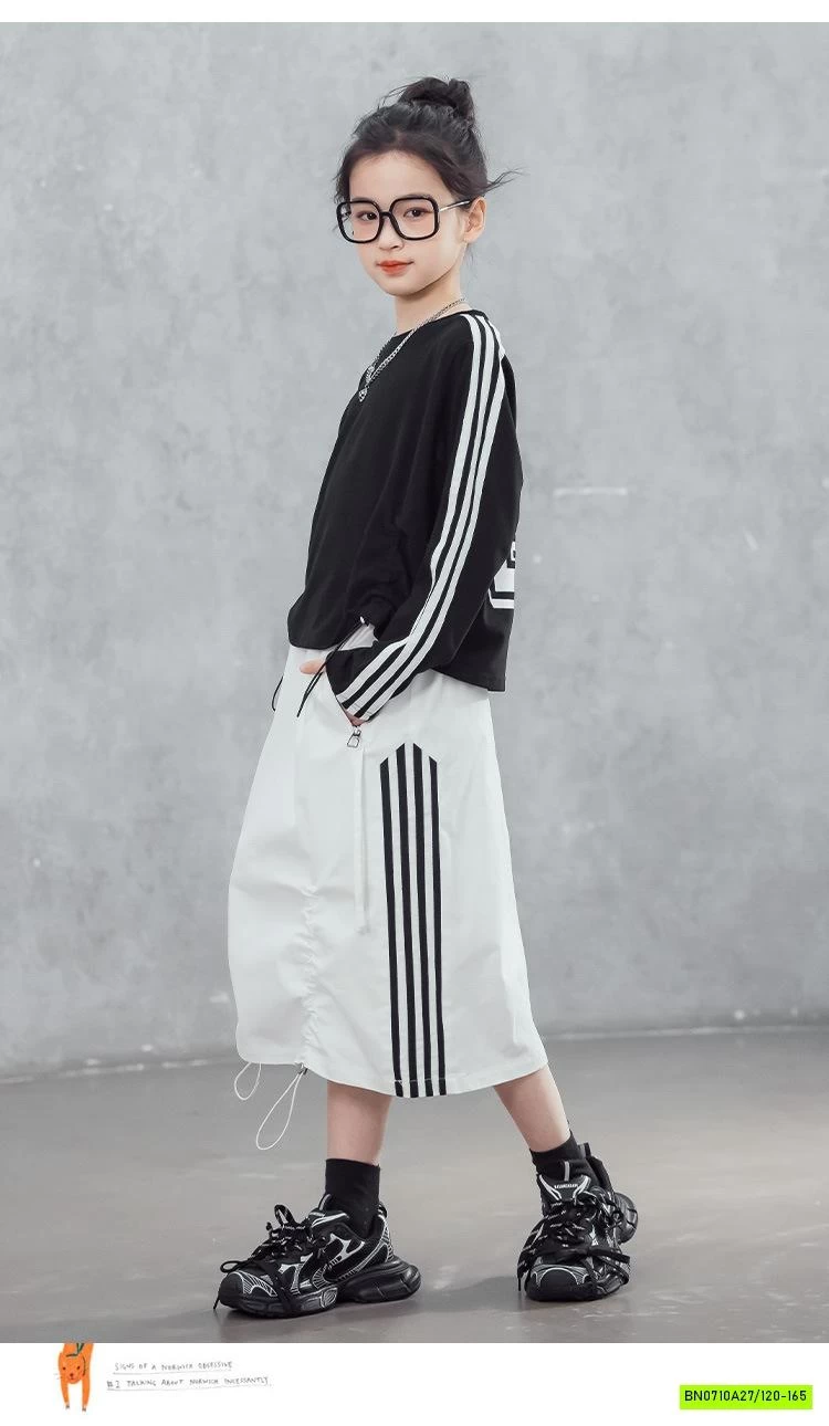 SÉT ÁO THỂ THAO MIX CHÂN VÁY GIÓ