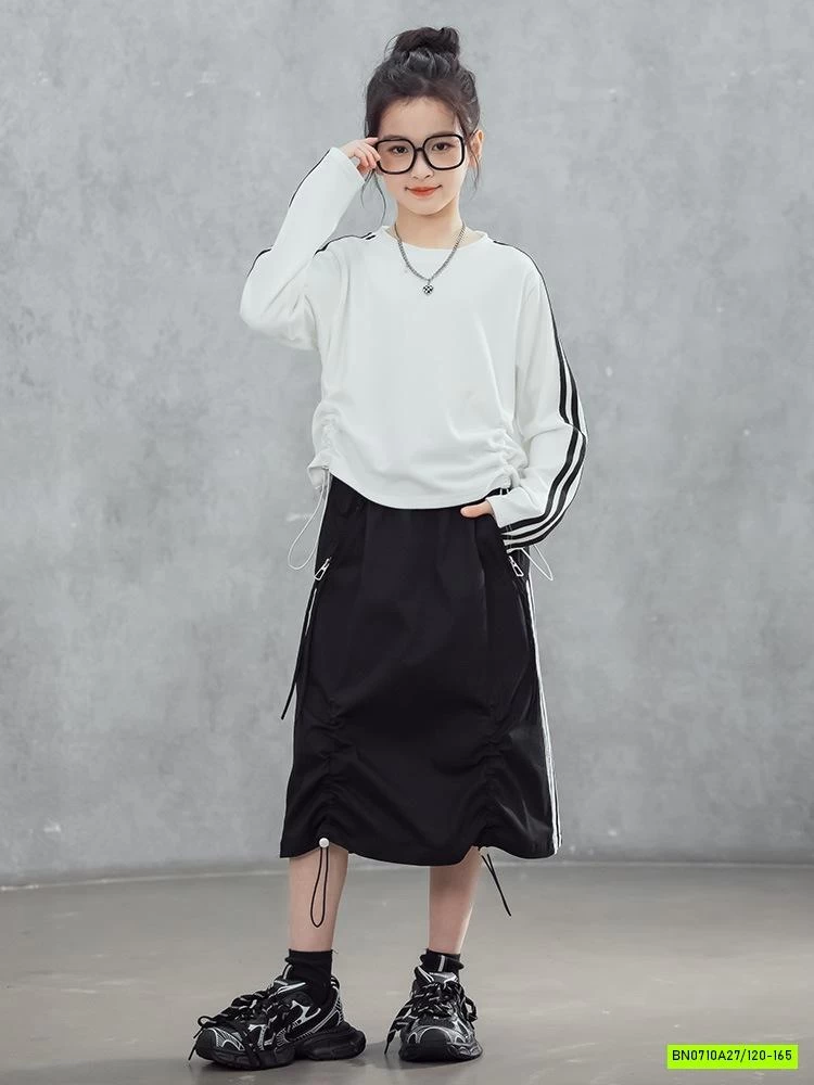 SÉT ÁO THỂ THAO MIX CHÂN VÁY GIÓ