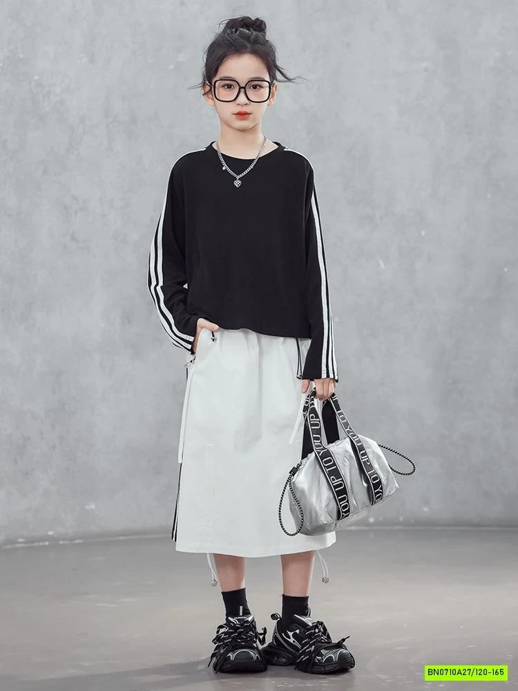 SÉT ÁO THỂ THAO MIX CHÂN VÁY GIÓ