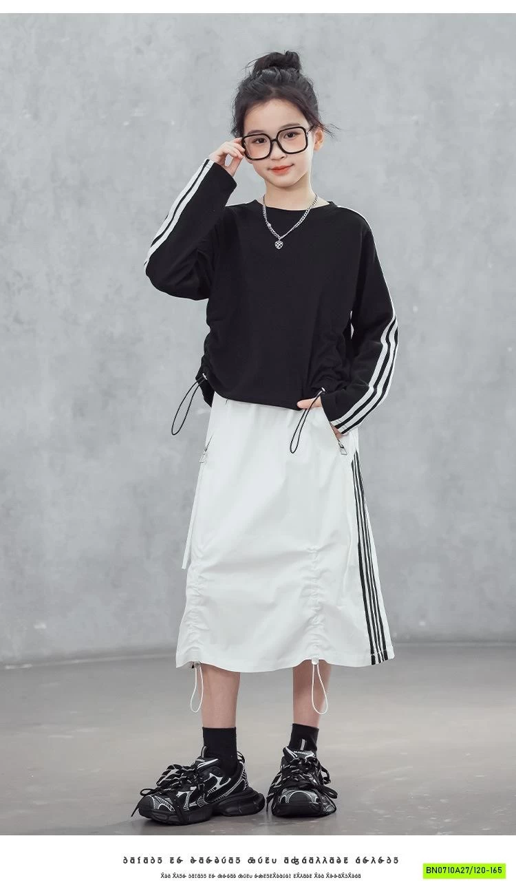 SÉT ÁO THỂ THAO MIX CHÂN VÁY GIÓ