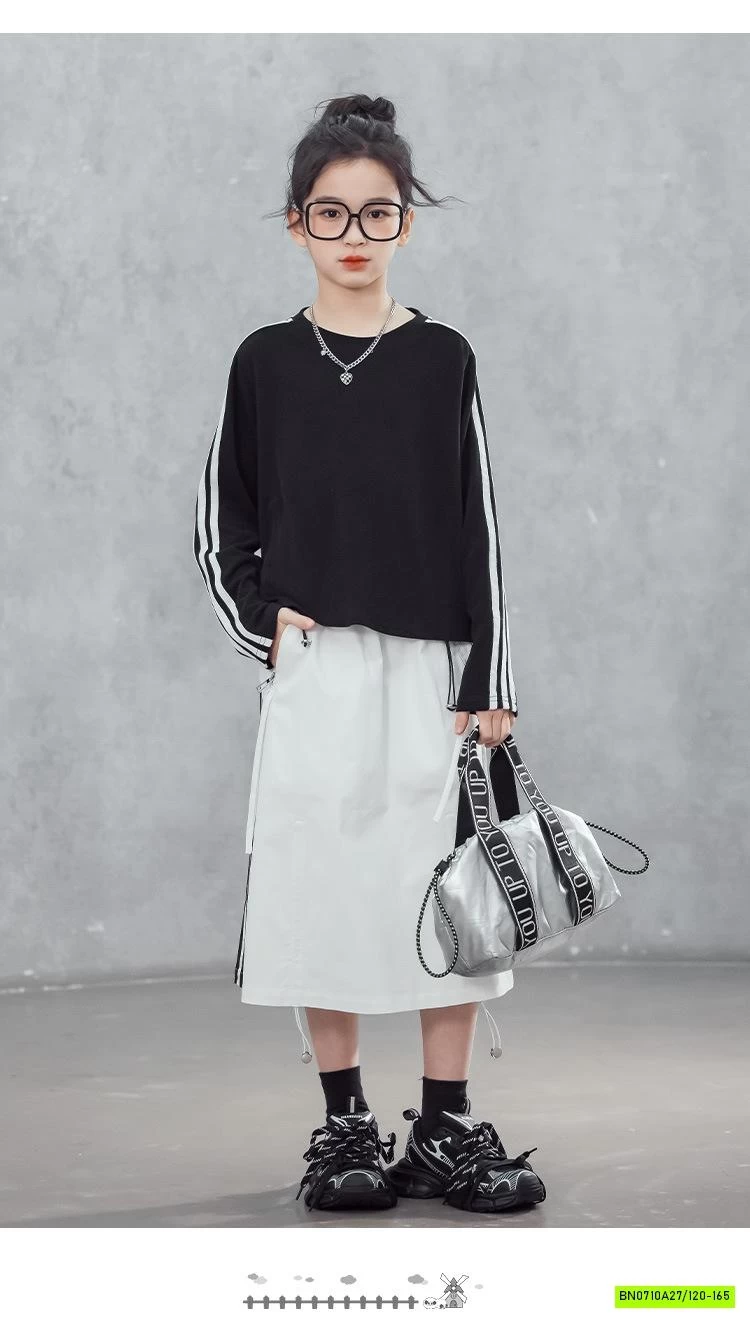 SÉT ÁO THỂ THAO MIX CHÂN VÁY GIÓ