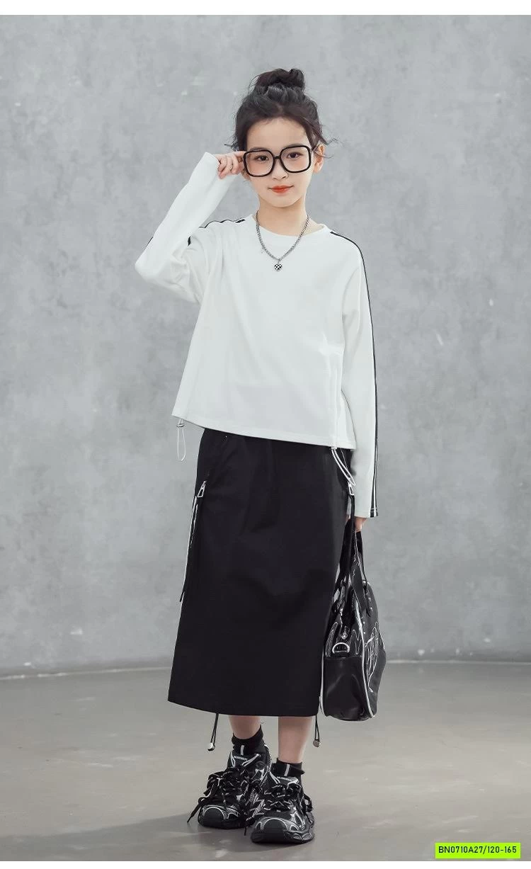 SÉT ÁO THỂ THAO MIX CHÂN VÁY GIÓ