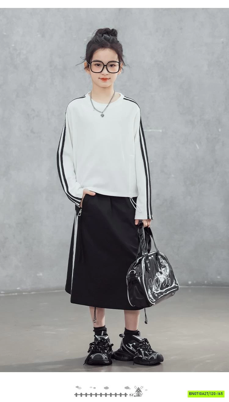 SÉT ÁO THỂ THAO MIX CHÂN VÁY GIÓ