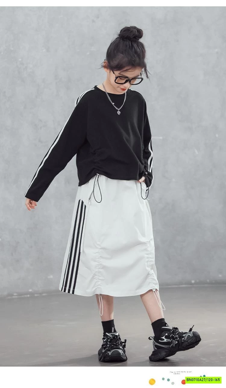 SÉT ÁO THỂ THAO MIX CHÂN VÁY GIÓ