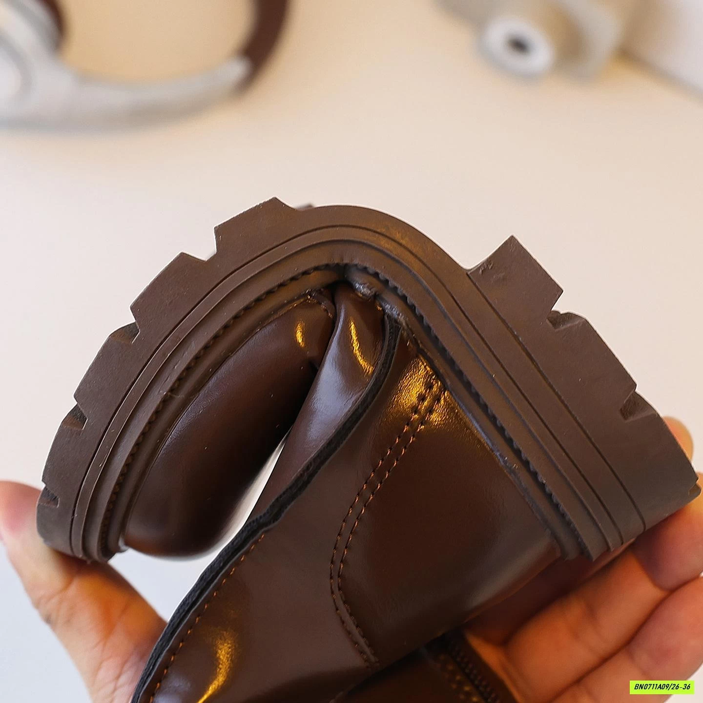 BOOT NGANG GỐI LÓT NHUNG KHUY BÊN