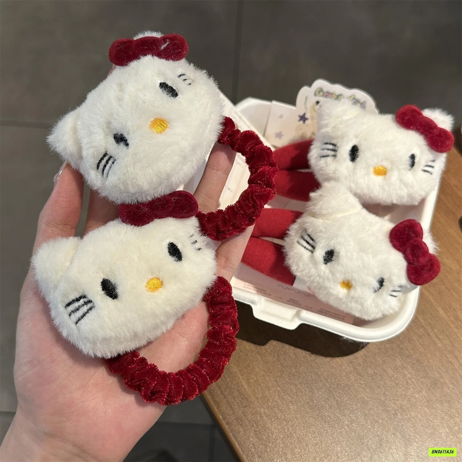 SÉT BUỘC TÓC + KẸP KITTY ĐỎ