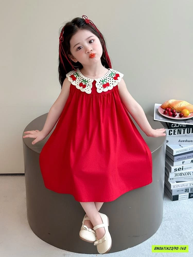 ĐẦM ĐỎ SÁT NÁCH CỔ THÊU DÂU TÂY