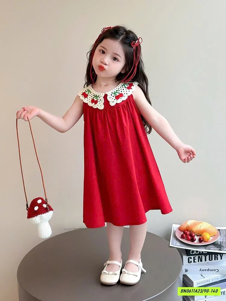 ĐẦM ĐỎ SÁT NÁCH CỔ THÊU DÂU TÂY