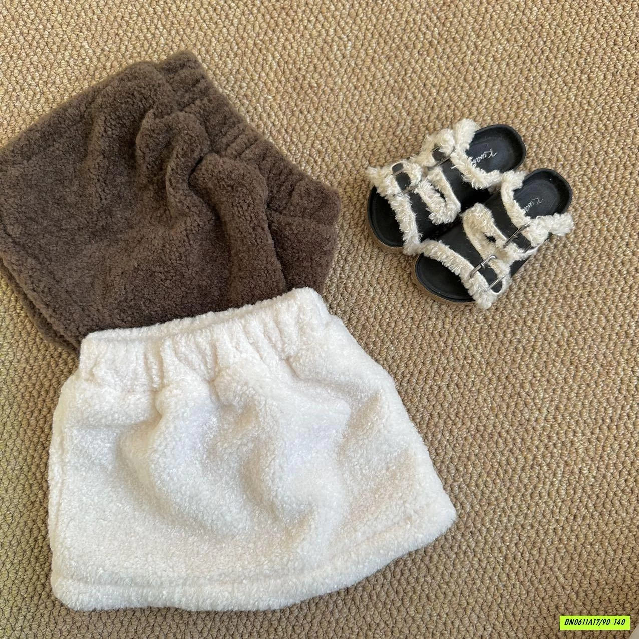 CHÂN VÁY CHỮ A LÔNG CỪU LÓT NHUNG