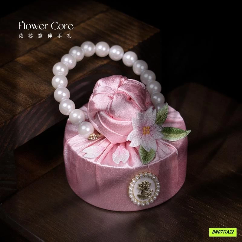 HỘP ĐỰNG BÁNH KẸO QUAI NGỌC