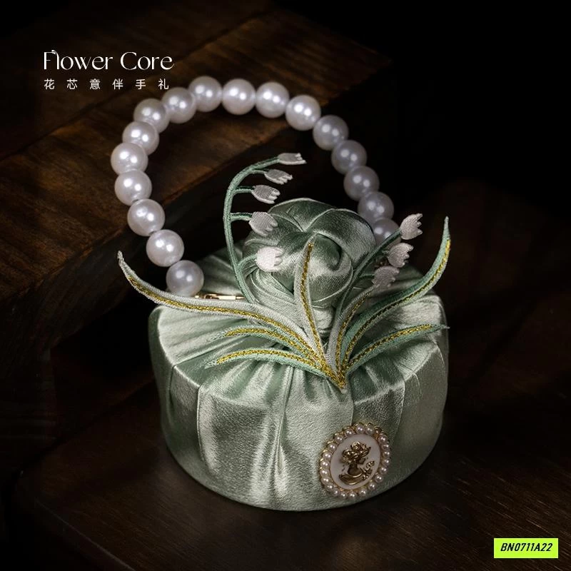 HỘP ĐỰNG BÁNH KẸO QUAI NGỌC