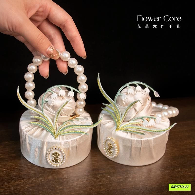 HỘP ĐỰNG BÁNH KẸO QUAI NGỌC