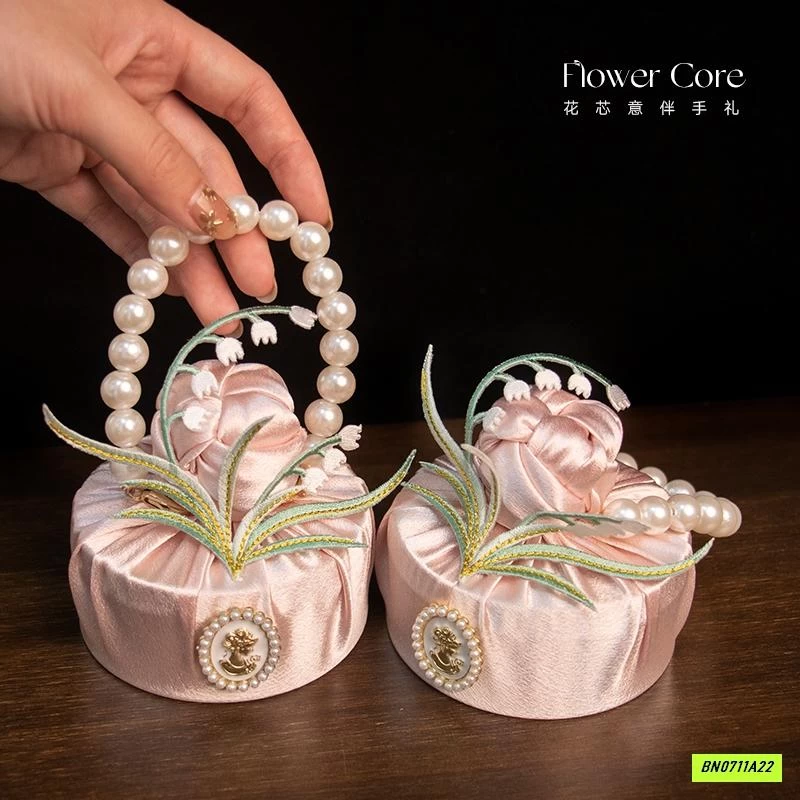 HỘP ĐỰNG BÁNH KẸO QUAI NGỌC