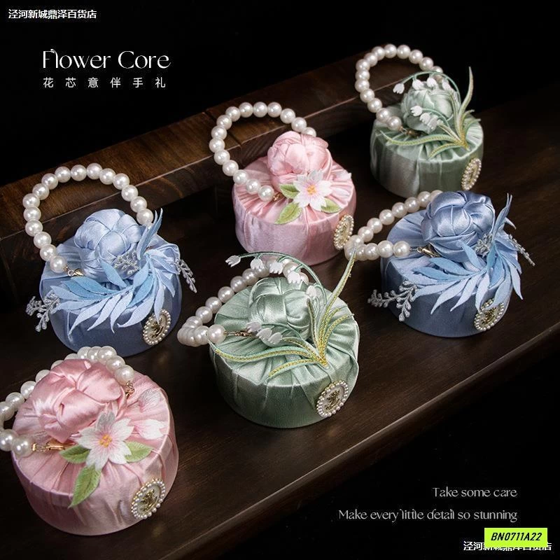 HỘP ĐỰNG BÁNH KẸO QUAI NGỌC