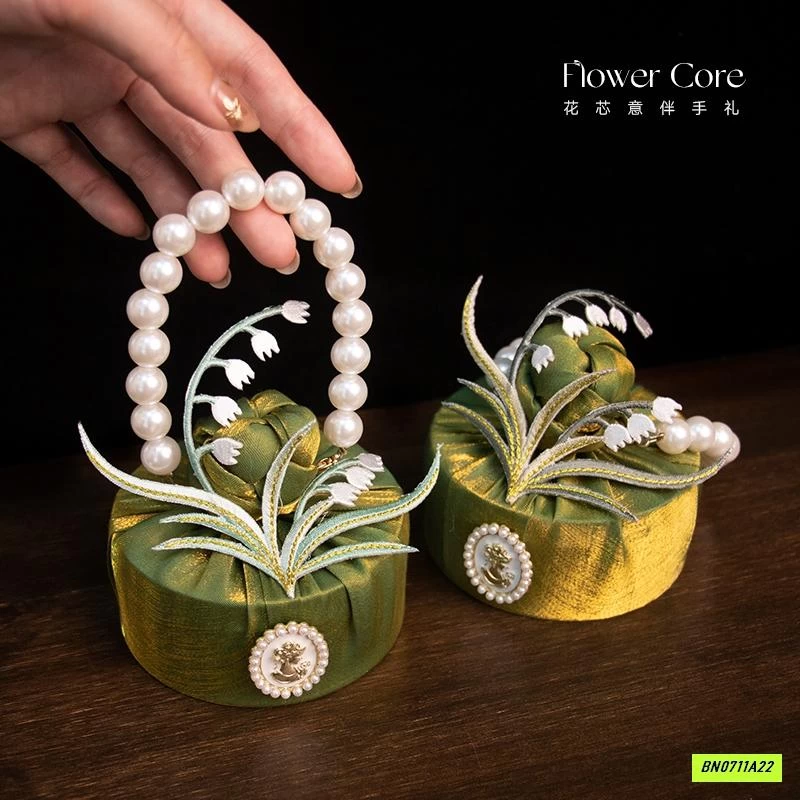 HỘP ĐỰNG BÁNH KẸO QUAI NGỌC