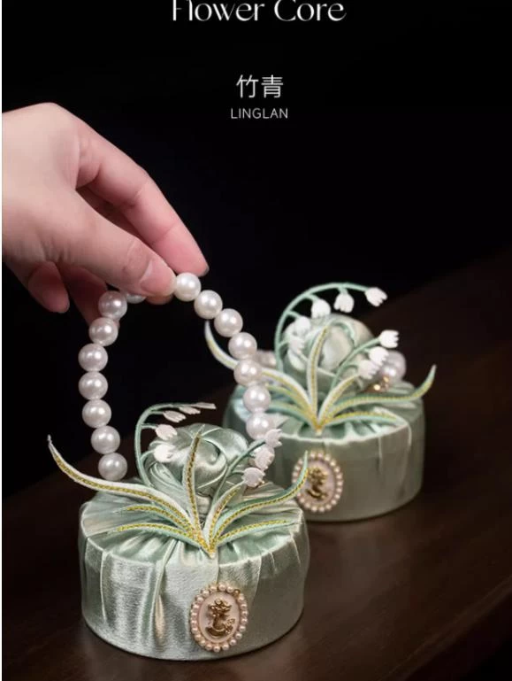 HỘP ĐỰNG BÁNH KẸO QUAI NGỌC