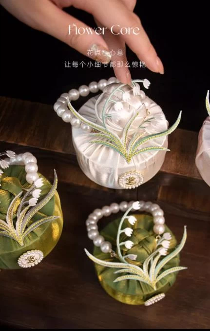 HỘP ĐỰNG BÁNH KẸO QUAI NGỌC