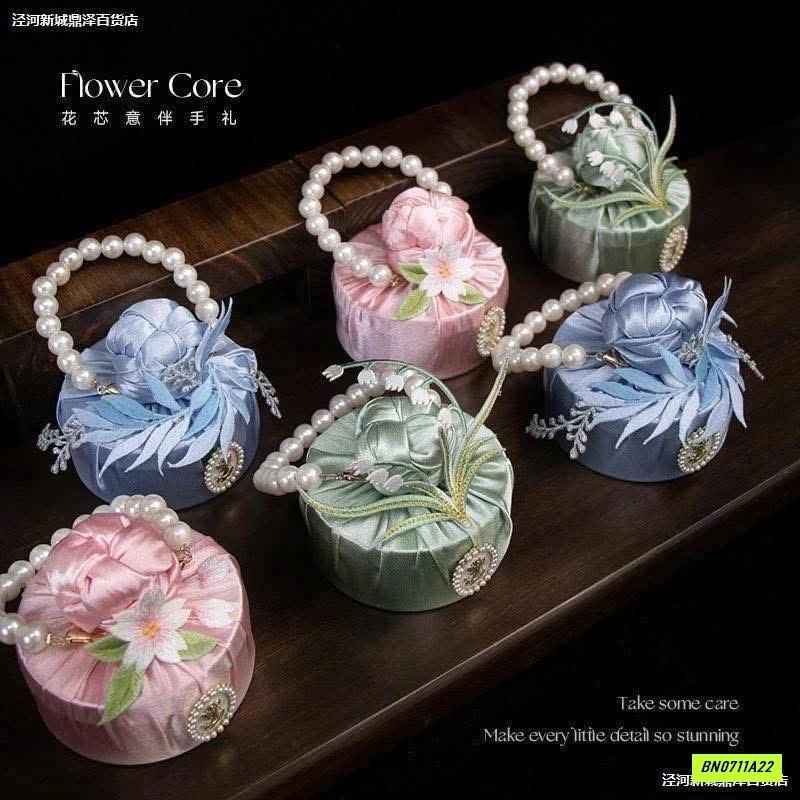 HỘP ĐỰNG BÁNH KẸO QUAI NGỌC