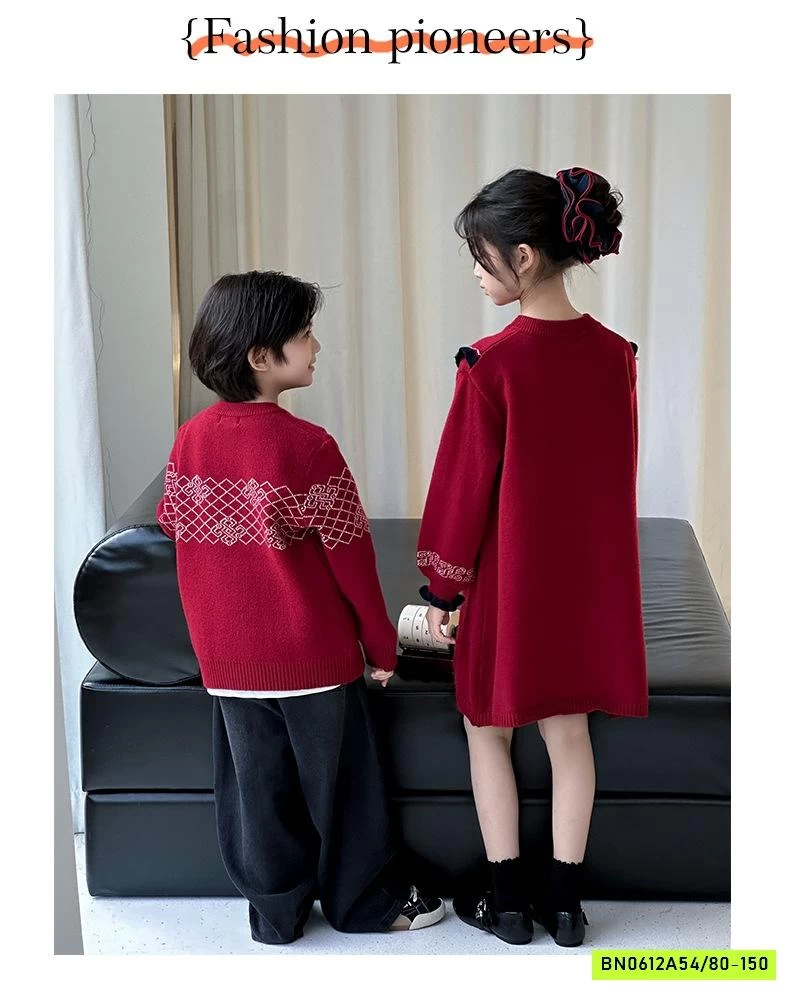 COUPLE LEN ĐỎ HỌA TIẾT