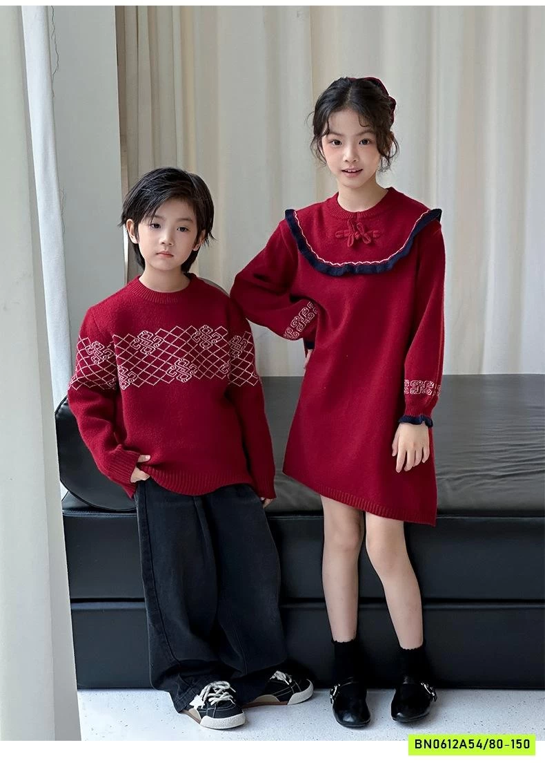 COUPLE LEN ĐỎ HỌA TIẾT