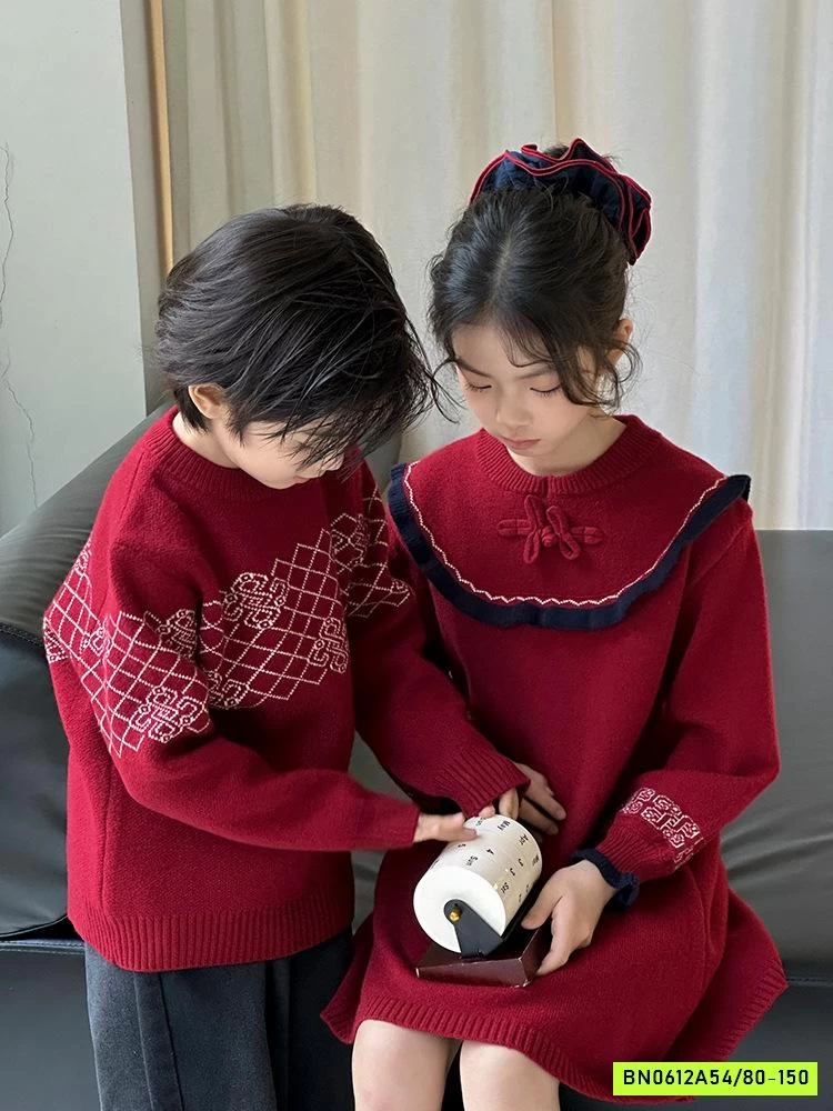 COUPLE LEN ĐỎ HỌA TIẾT