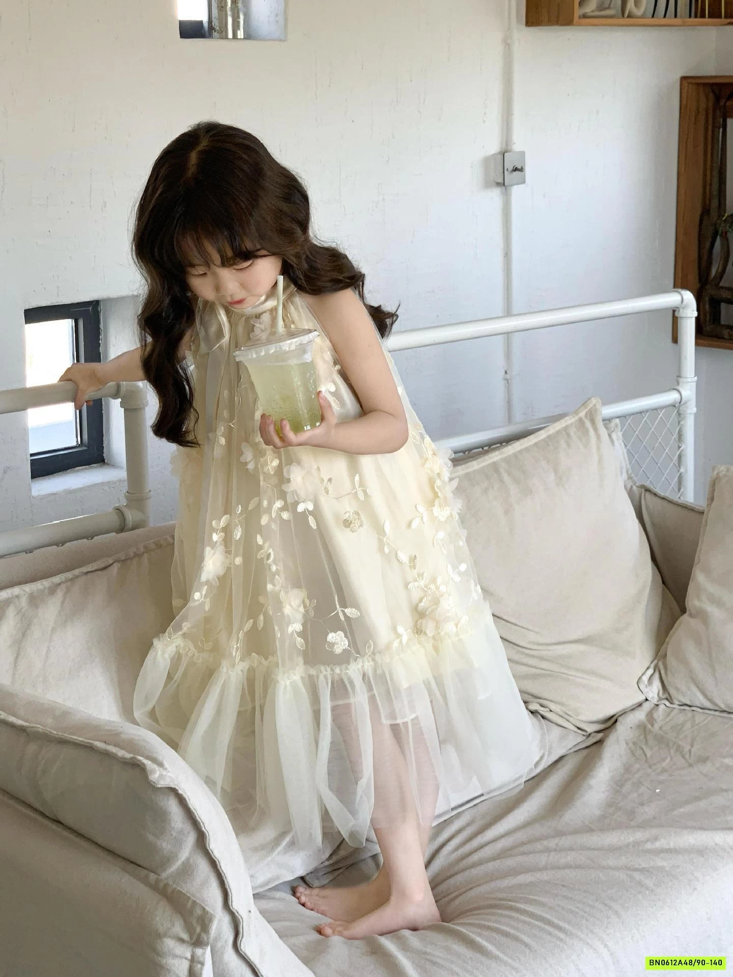 ĐẦM VOAN HOA 3D CỔ YẾM