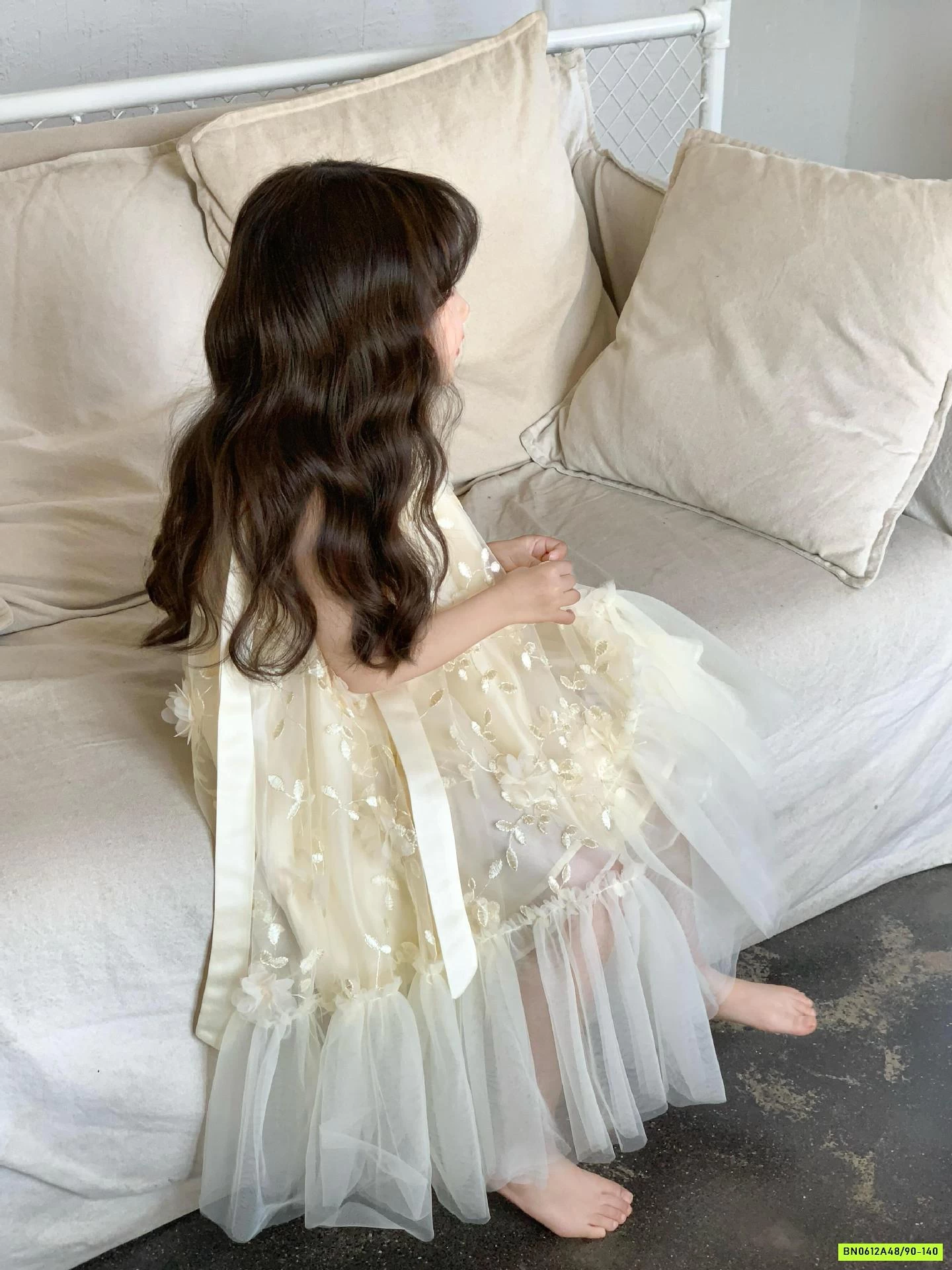 ĐẦM VOAN HOA 3D CỔ YẾM