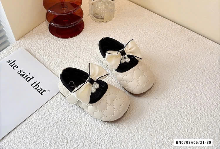 GIÀY BÚP BÊ TRÁM TRÁI TIM