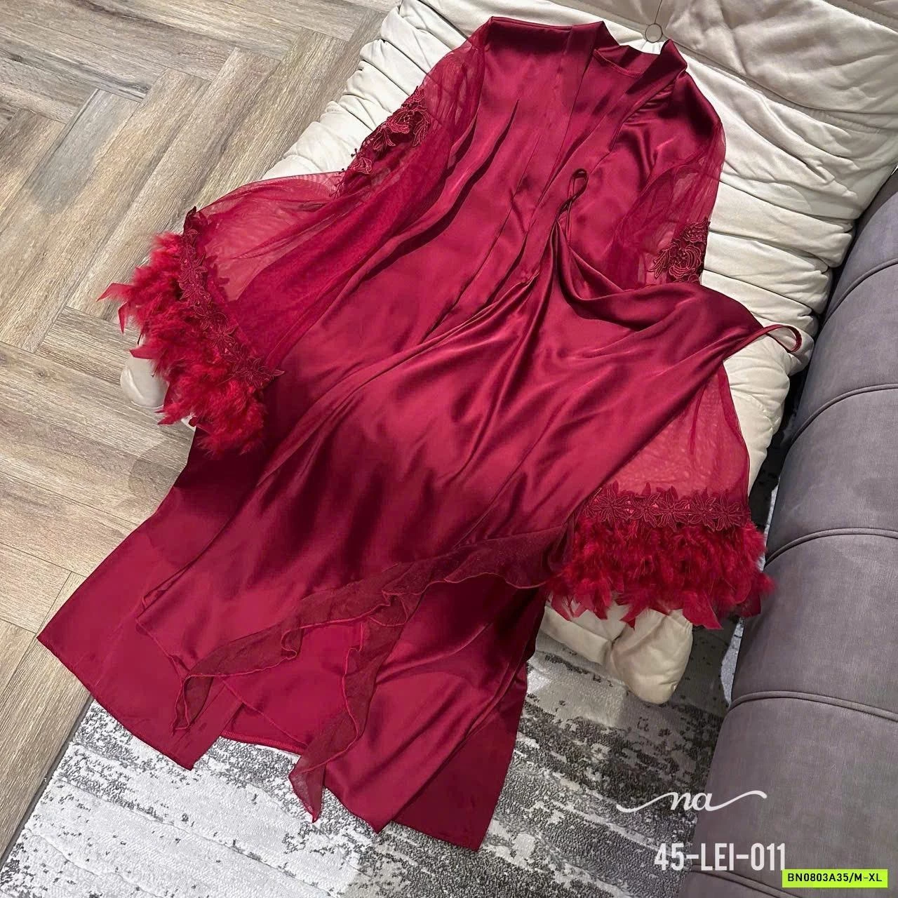 SÉT VÁY NGỦ LỤA 2 DÂY KÈM ÁO CHOÀNG