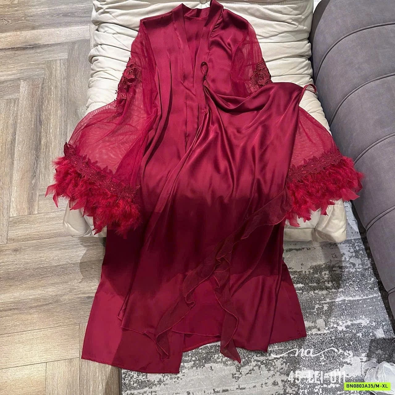 SÉT VÁY NGỦ LỤA 2 DÂY KÈM ÁO CHOÀNG