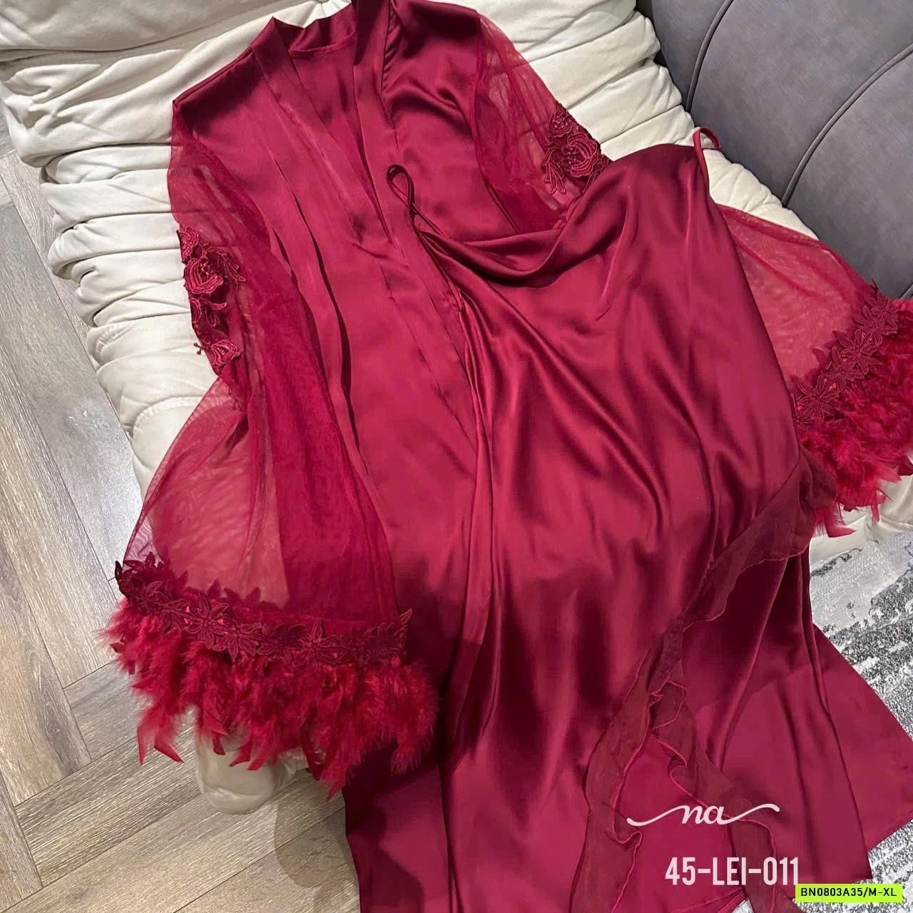 SÉT VÁY NGỦ LỤA 2 DÂY KÈM ÁO CHOÀNG