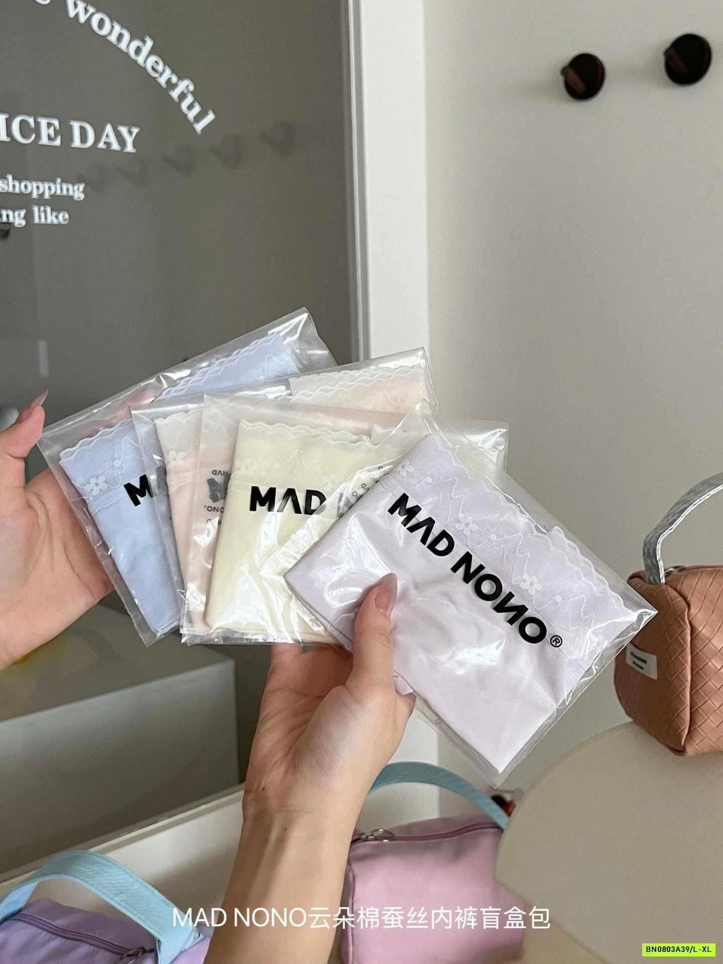 SÉT 10 CHIP BĂNG LỤA MADNONO