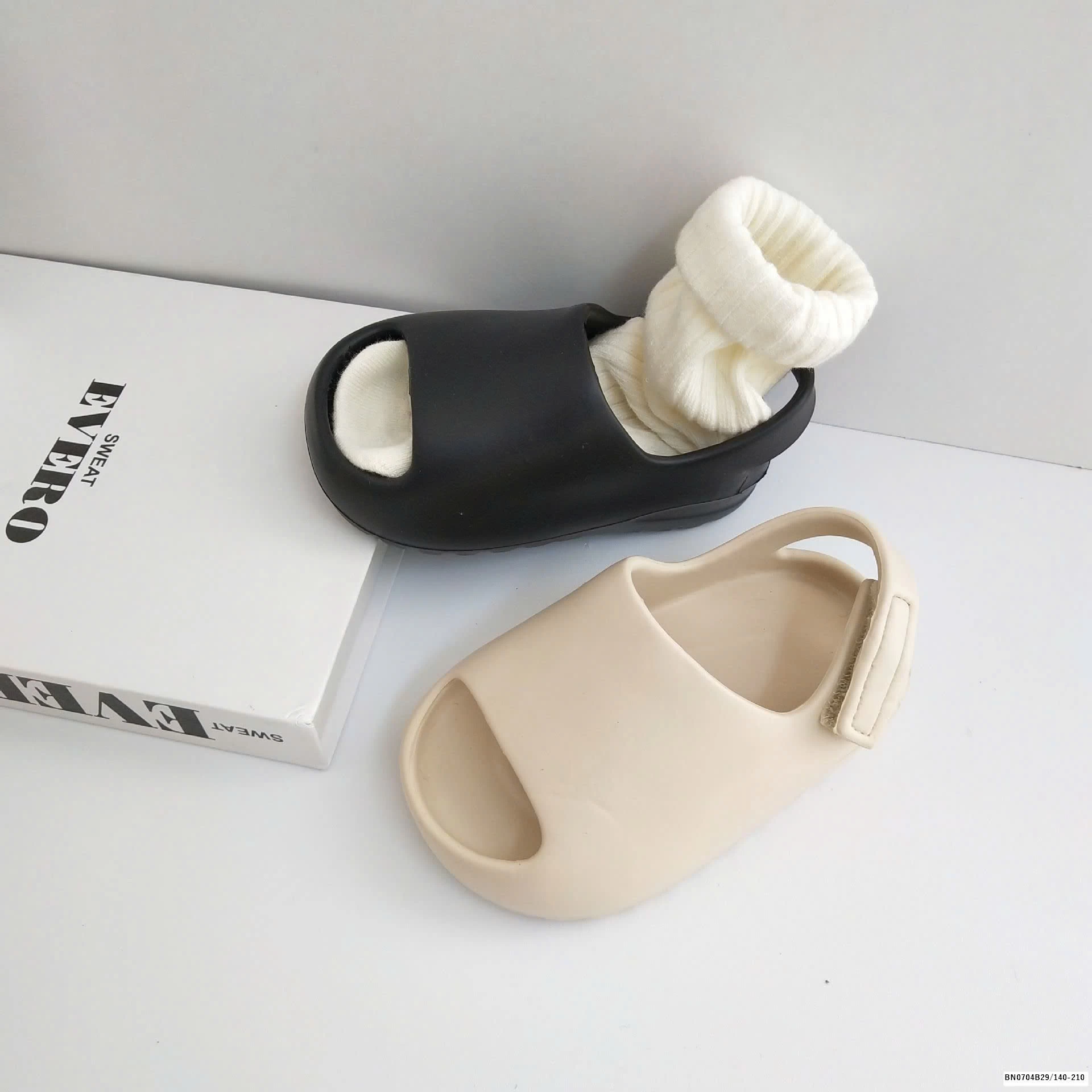 DÉP NHỰA ĐÚC QUAI DÁN