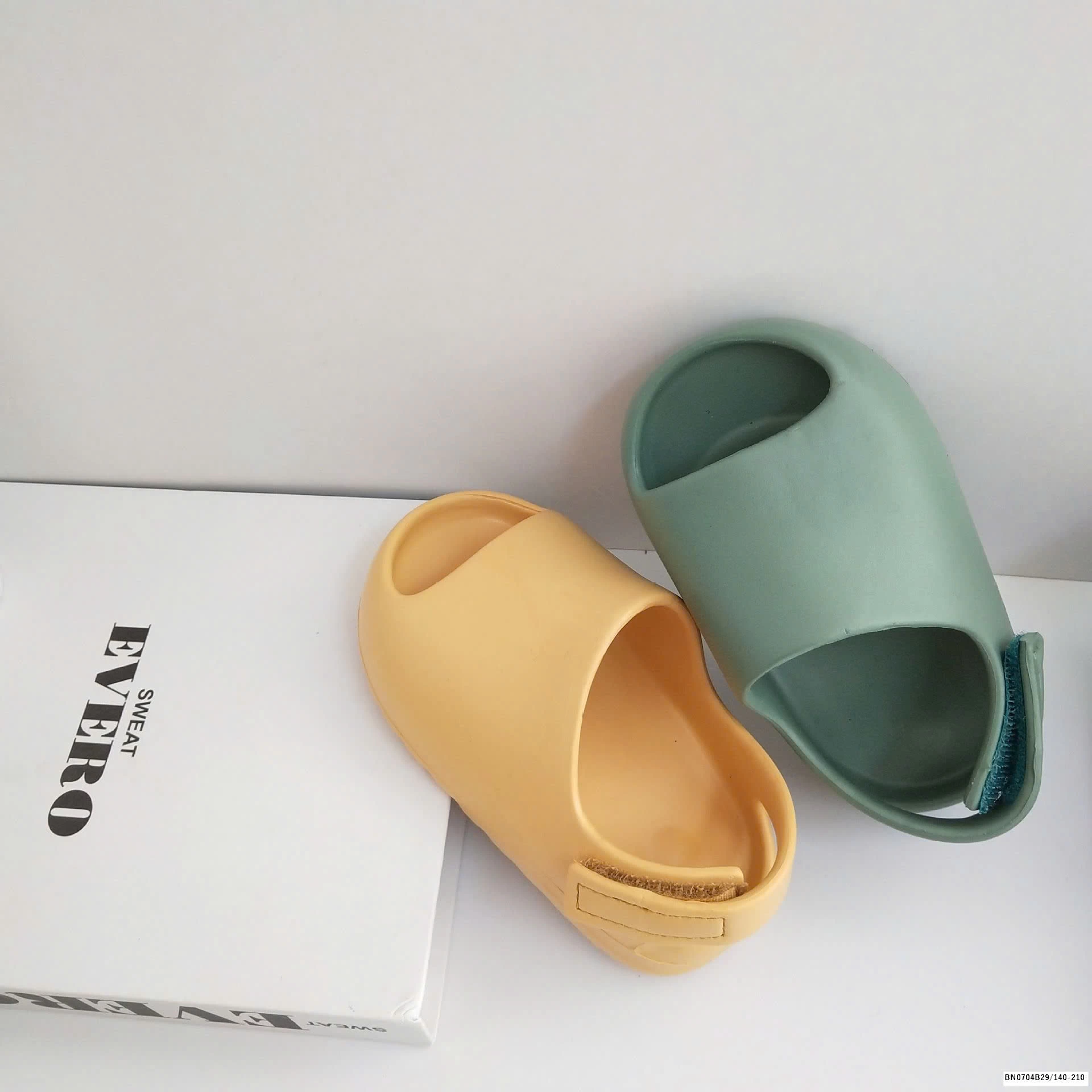 DÉP NHỰA ĐÚC QUAI DÁN