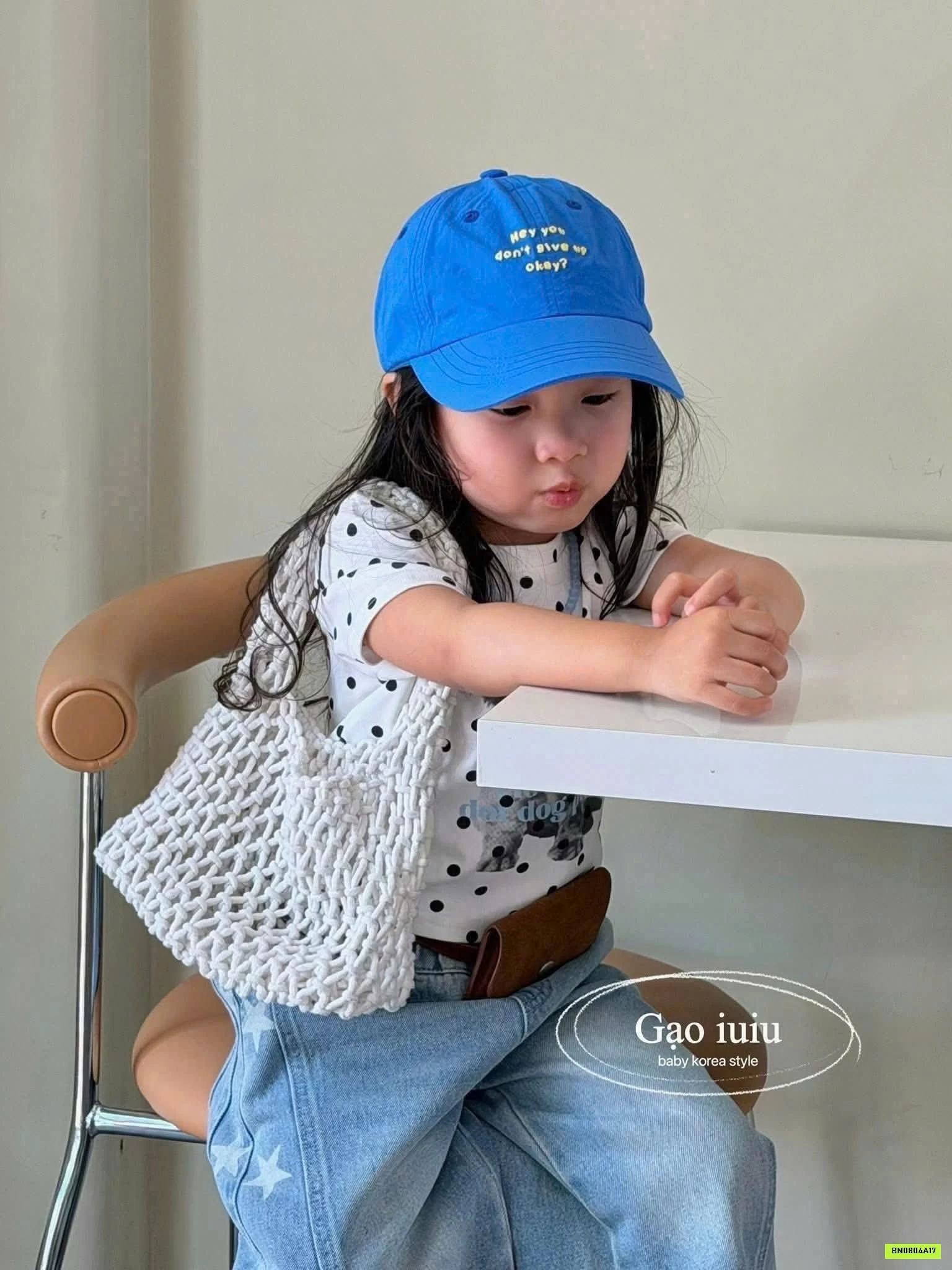 MŨ KẾT CHỮ NỔI