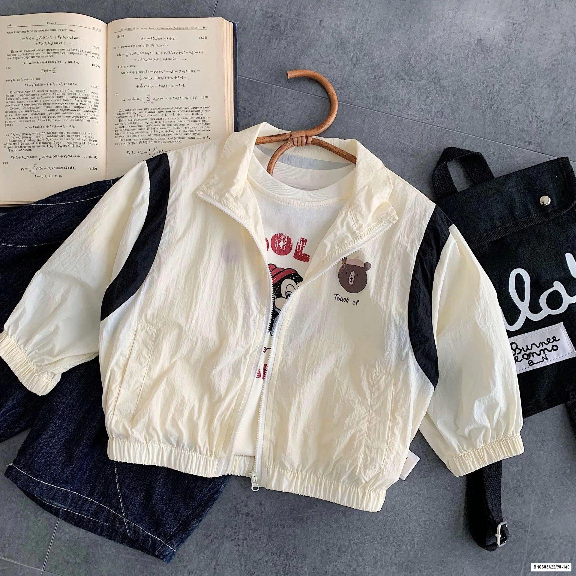 BST KHÓAC GIÓ MỎNG IN HÌNH