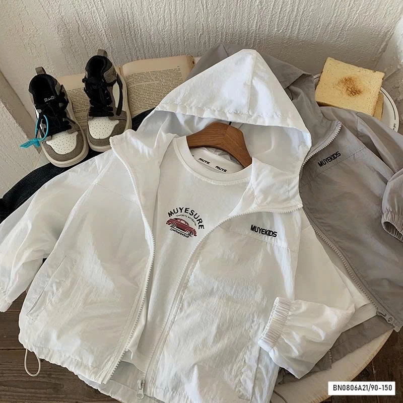 KHOÁC GIÓ MỎNG TRƠN MÀU THÊU CHỮ NGỰC