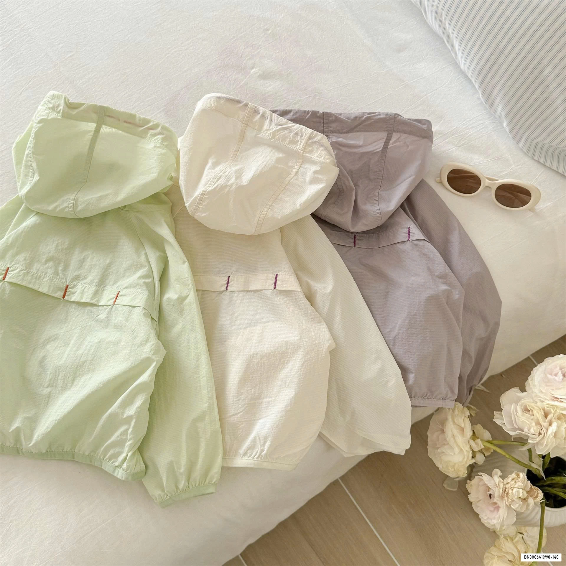 KHOÁC GIÓ MỎNG PHỐI MÀU DÂY MŨ