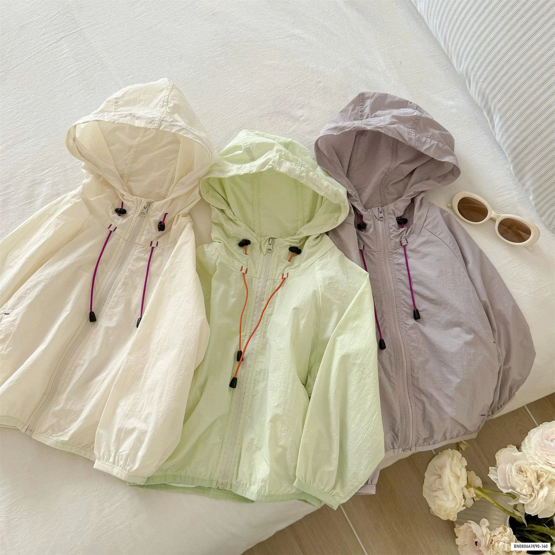 KHOÁC GIÓ MỎNG PHỐI MÀU DÂY MŨ