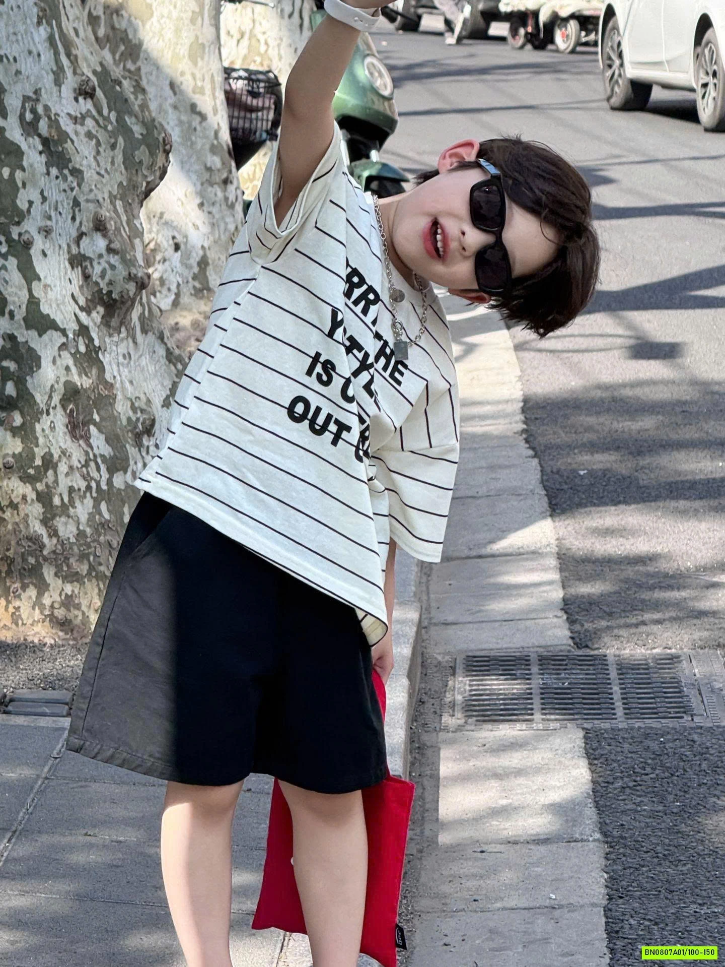 ÁO THUN KẺ NGANG IN CHỮ