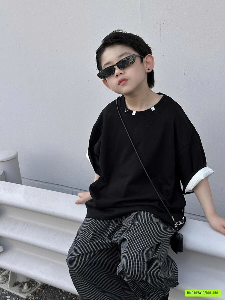 ÁO THUN ĐEN TÁN ĐINH CỔ CÁ TÍNH CAO CẤP