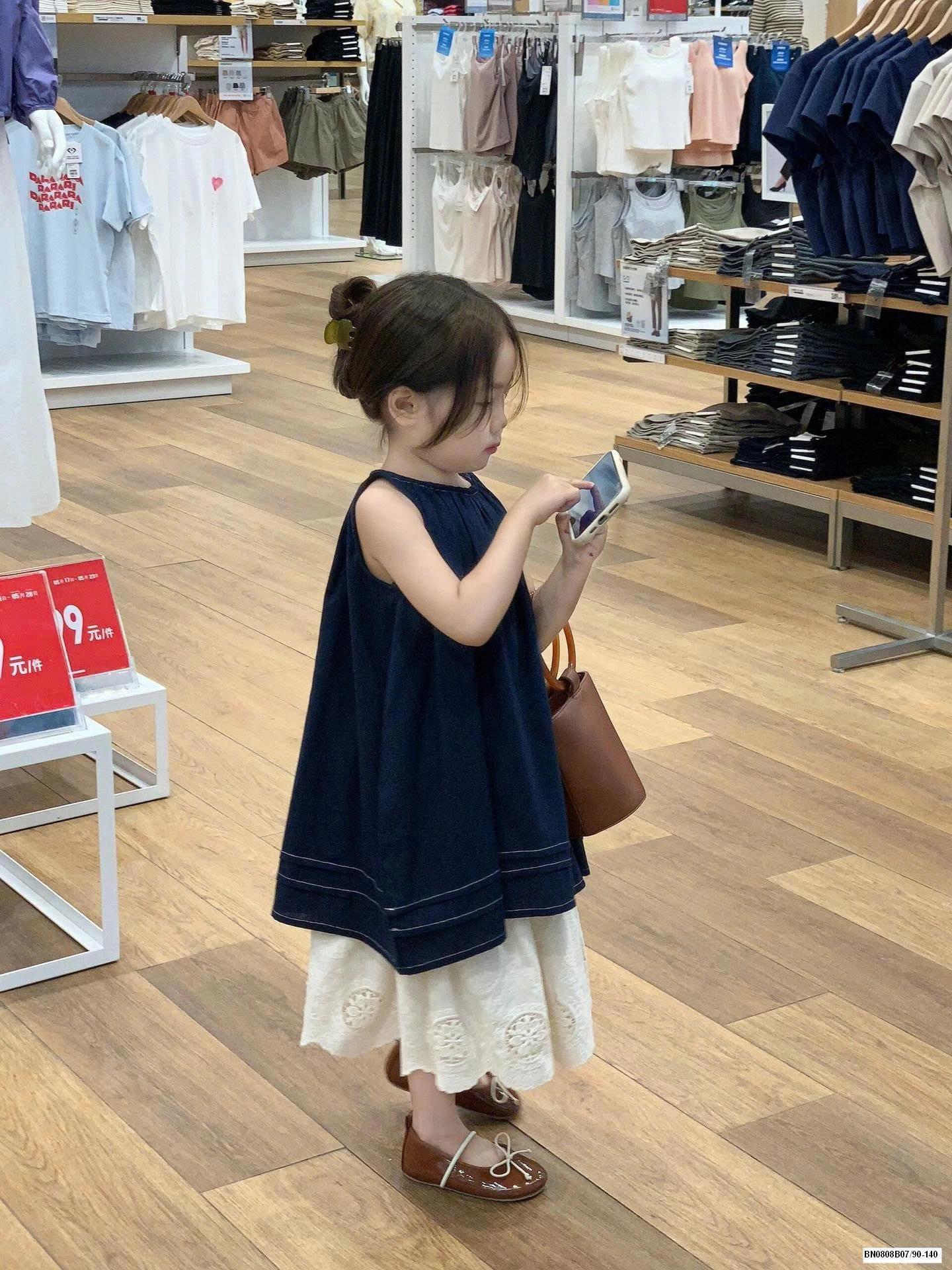 SÉT ÁO SÁT NÁCH DENIM DÁNG DAI MIX CHÂN VÁY REN