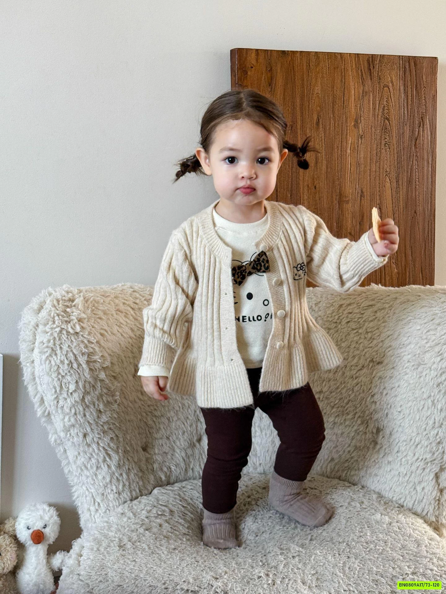 KHOÁC LEN BÁNH BÈO THÊU MÈO